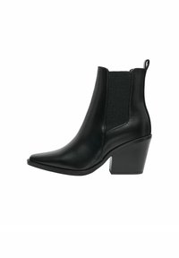 Bottines en cuir noir avec un bout pointu, des panneaux latéraux élastiques et un talon carré. Texture lisse avec des coutures minimales et une languette.