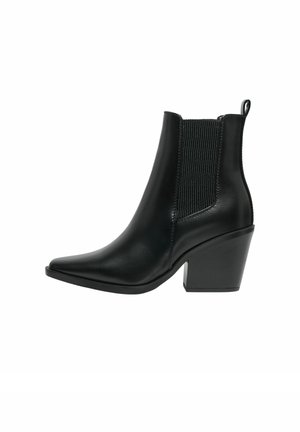 Bottines en cuir noir avec un bout pointu, des panneaux latéraux élastiques et un talon carré. Texture lisse avec des coutures minimales et une languette.