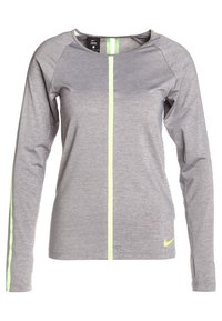 Graues langärmliges Sportshirt mit Rundhalsausschnitt, das neongrüne Streifen an der Vorderseite und an den Ärmeln sowie ein kleines Logo am Saum aufweist.