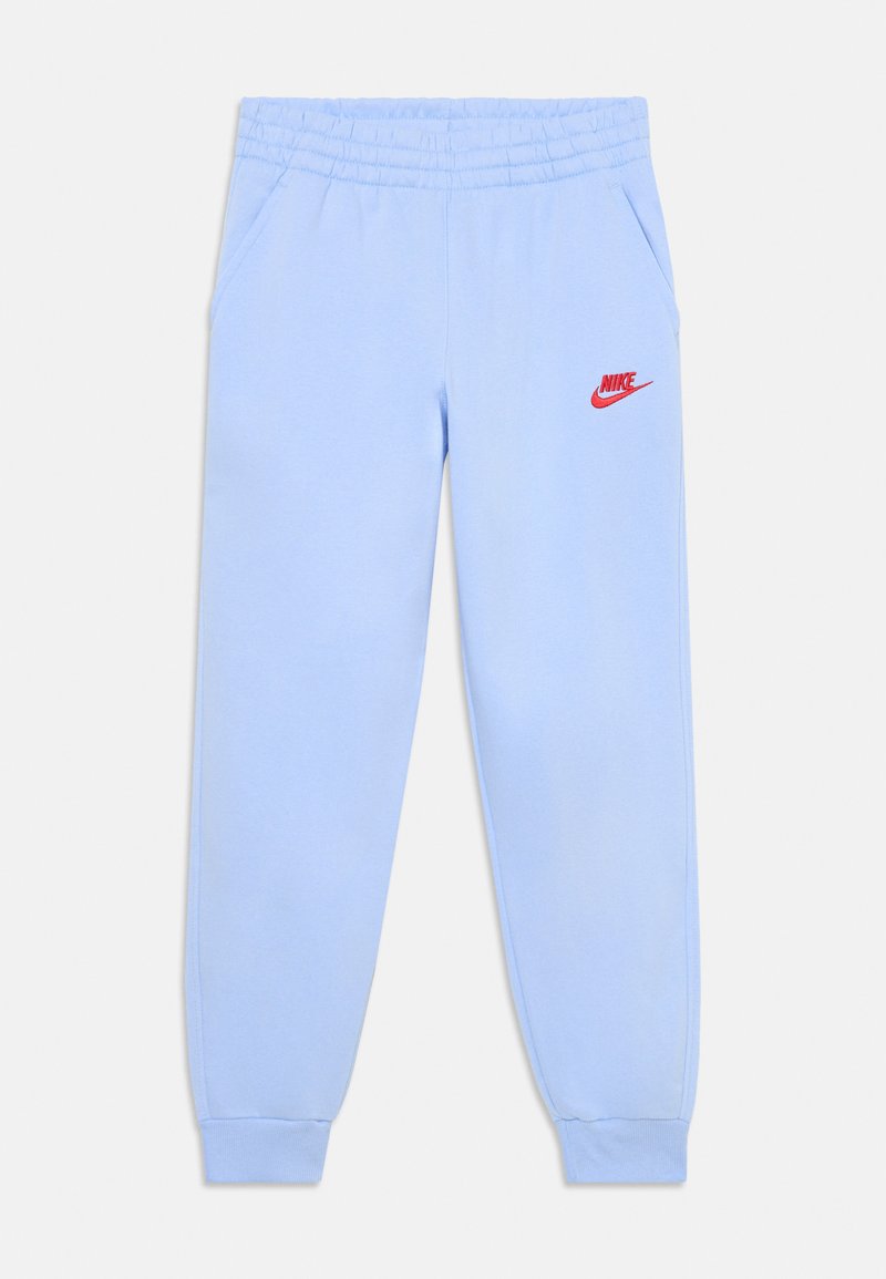 Gaiši zilo sporta bikses ar elastīgu jostu un sānu kabatām, ar sarkano Nike logo kreisajā augšstilbā.