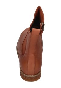Brauner Leder-Stiefelette mit glatter Oberfläche, Reißverschluss an der Seite, elastischen Einsätzen und flacher Gummisohle mit leichter Naht.