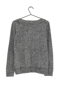 Gray long-sleeve sweater with a leopard print pattern, made of soft fabric, featuring a ribbed neckline and textured cuffs.