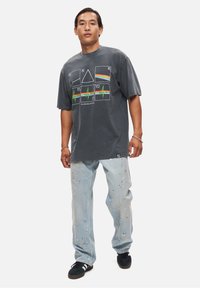 Re:Covered FLOYD PERIODIC DARK SIDE OF THE MOON - Printtipaita - washed black