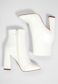 RAID Stivaletti con tacco - white