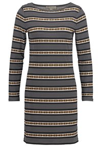 Svart midiklänning med långa ärmar, horisontella vita prickiga ränder och mönster av guldkedjor över hela tyget.