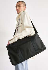 TRAIL GYM BAG UNISEX - Saco de desporto - black