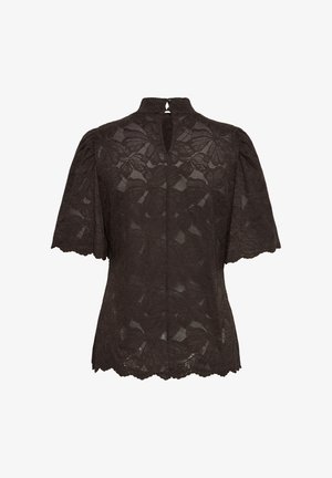 Czarna koronkowa bluzka z bufiastymi krótkimi rękawami, wysokim dekoltem, falbaniastym dołem i detalem w kształcie dziurki z tyłu. Przezroczysty florystyczny wzór na całej powierzchni.