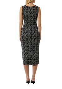 Schwarzes knielanges Kleid mit figurbetontem Schnitt, Rundhalsausschnitt und einem weißen ineinander verschlungenen Muster. Verfügt über eine glatte Textur und ärmellosen Schnitt.