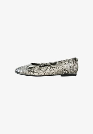 Snake-print flat shoe in black and white, with a rounded toe and a flexible black sole. Smooth texture and subtle gathered detailing at the back.