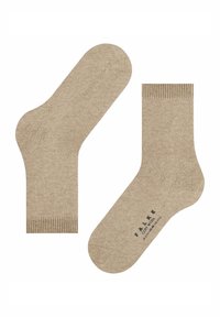 Un paio di calzini di lana beige con polsini a coste, uno che mostra la suola con il testo "FALKE Cozy Wool" in nero.
