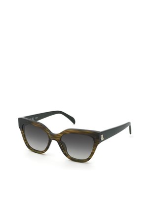 Lunettes de soleil rectangulaires à monture écaille et noire avec verres à dégradé foncé et petit logo décoratif sur la branche.