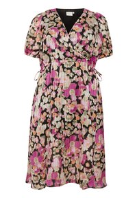 Blumenwickelkleid mit kurzen Puffärmeln, mit schwarzem Grund und lebhaften rosa, weißen und orangen Mustern. Strukturierter plissierter Stoff.