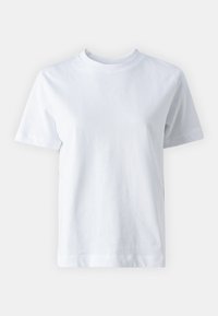 T-shirt de algodón blanco con cuello redondo, mangas cortas, corte recto y textura suave. Sin patrones ni adornos.