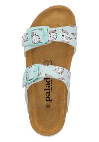 Ljust blå sandaler med två justerbara remmar, med ett mönster av enhörningar, och en brun korksula. Varumärket syns på sulan.