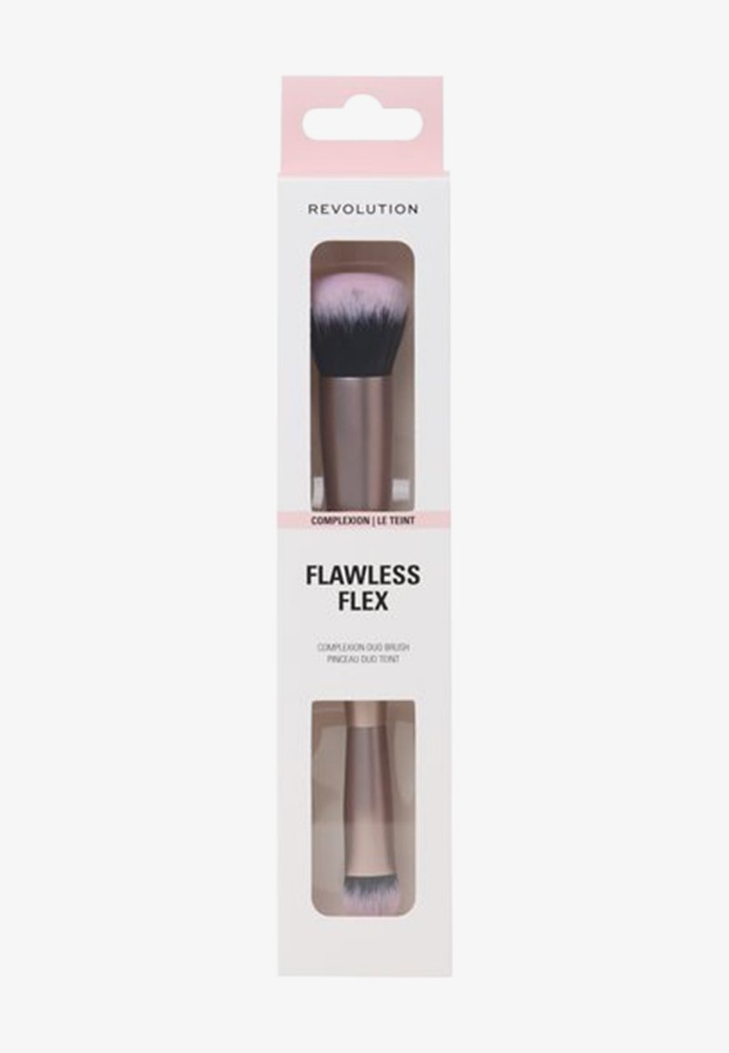 Duo pędzel Flawless Flex do makijażu o okrągłej główce, miękkich syntetycznych włosach w kolorze czarnym i różowym oraz metalowym uchwycie w kolorze różowego złota, zapakowany w przezroczyste opakowanie.