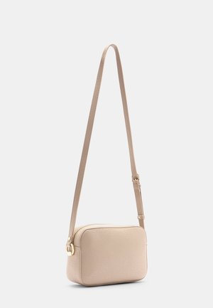Beige schoudertas met een rechthoekige vorm, gemaakt van gestructureerde stof, met een rits in goudkleur en een verstelbare strap.