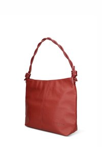 Borsa a spalla in pelle rossa con finitura testurizzata, caratterizzata da un manico intrecciato e un design minimalista. Accentuata da un logo discreto.