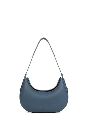 Sac à bandoulière en cuir bleu foncé avec une forme incurvée et une seule anse, affichant une texture fine du grain et un marquage subtil.