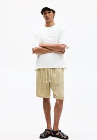 PULL&BEAR Printtipaita - white