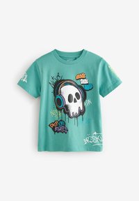 Türkises Baumwoll-T-Shirt mit einem Totenkopf-Design, der Kopfhörer trägt, bunten Graffiti-Textakzenten und kurzen Ärmeln.