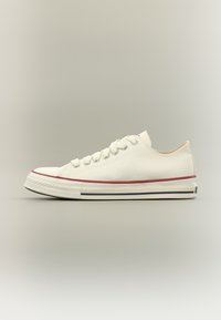 Δεν επιλέχθηκε, vintage white/blue/red