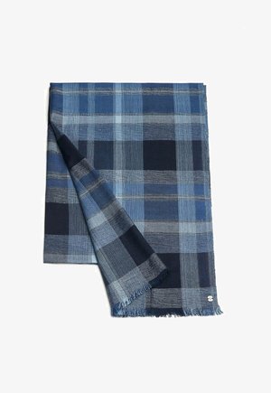 Blauer karierten Schal aus weichem Stoff, der verschiedene Blautöne, dunkle marineblaue Quadrate, fransige Kanten und ein kleines Logo-Tag aufweist.