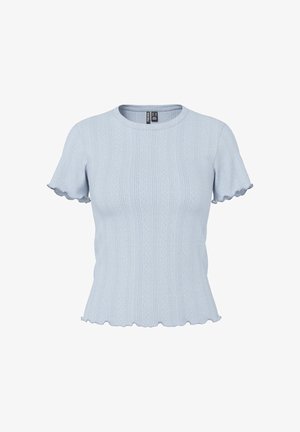 Světle modrý pletený top s krátkým rukávem, kulatým výstřihem a volánkovým lemem. Obsahuje texturovaný vzor po celé ploše.