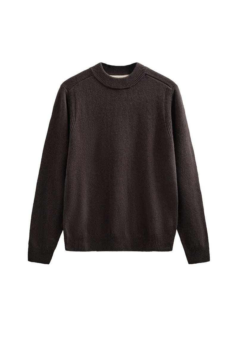 Maglione lavorato a maglia color marrone scuro con scollo rotondo, polsini e orlo a costine; presenta un tessuto testurizzato con una finitura morbida.