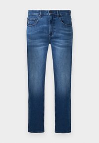 Vaqueros de mezclilla azul oscuro con cinco bolsillos, cremallera y un diseño de pierna recta con un ligero desgaste en los muslos.