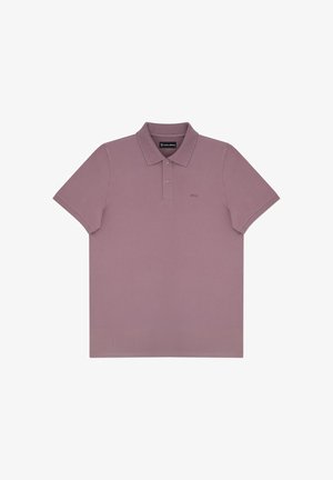 Koszulka polo z krótkim rękawem w lekko fioletowym kolorze. Posiada klasyczny kołnierzyk, zapięcie na guziki oraz subtelne logo na piersi. Wykonana z przewiewnego materiału.