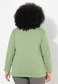 Ulla Popken GROSSE GRÖSSEN BASIC-V LANGARM  - Longsleeve - sage green