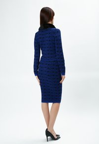 INFLUENCER COLLAR CROPPED  - Strickpullover - royal