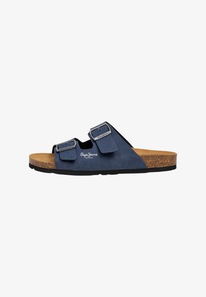 Marineblauwe sandalen met open teen, twee verstelbare gespen, kurken voetbed, zwarte zool en het "Pepe Jeans London" logo aan de zijkant.