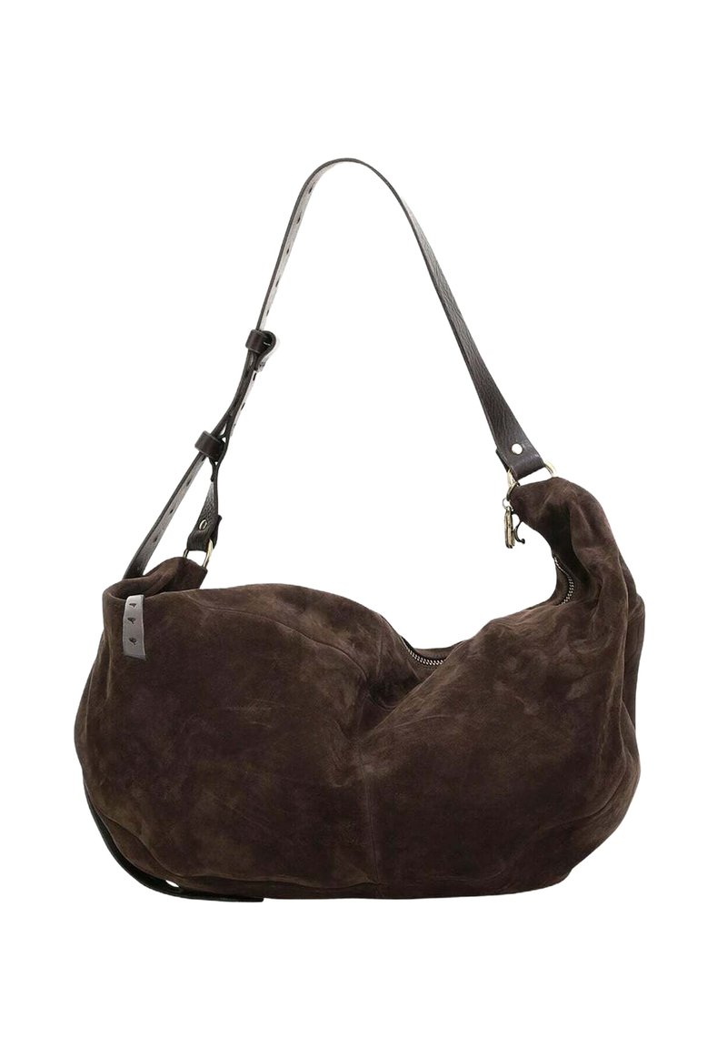 Borsa a tracolla in suede marrone con una forma morbida e rotonda, chiusura con cerniera e una lunga tracolla in pelle regolabile. Presenta accenti argentati.