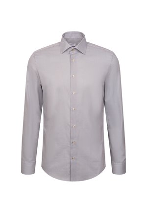 Langarm-Herrenhemd mit kleinem grau-weißen Karomuster, gebottonte Front und spitzen Kragen auf weißem Hintergrund.