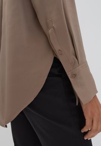 someday. ZANZA - Camicetta - light taupe