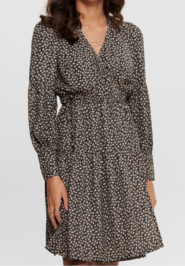 Kleid mit floralem Druck in Schwarz und Cream, mit langen Ärmeln, tailliertem Schnitt und mehrlagigem Rock. Hergestellt aus leichtem Stoff.