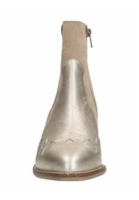 Stivaletti alla caviglia metallici dorati con parte superiore in morbido suede beige. Presentano un motivo decorativo a taglio sulla punta e una chiusura con zip laterale.