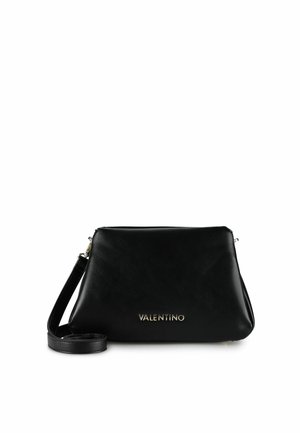 Borsa a mano in pelle nera con forma rettangolare, caratterizzata da un logo "VALENTINO" dorato e da una tracolla staccabile. Texture liscia.