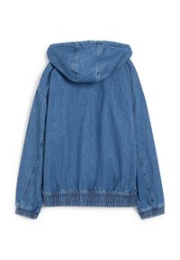 Jeansjacka i ljusblått med huva, elastiska ärmslut och nederkant. Tyget har en något strukturerad yta med synliga sömmar.