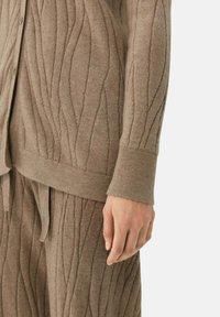 GOBI Cashmere Kofta - taupe