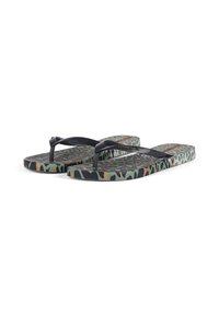Black rubber flip-flops with camouflage-patterned footbeds in green and brown. Features textured straps and minimalistic design.