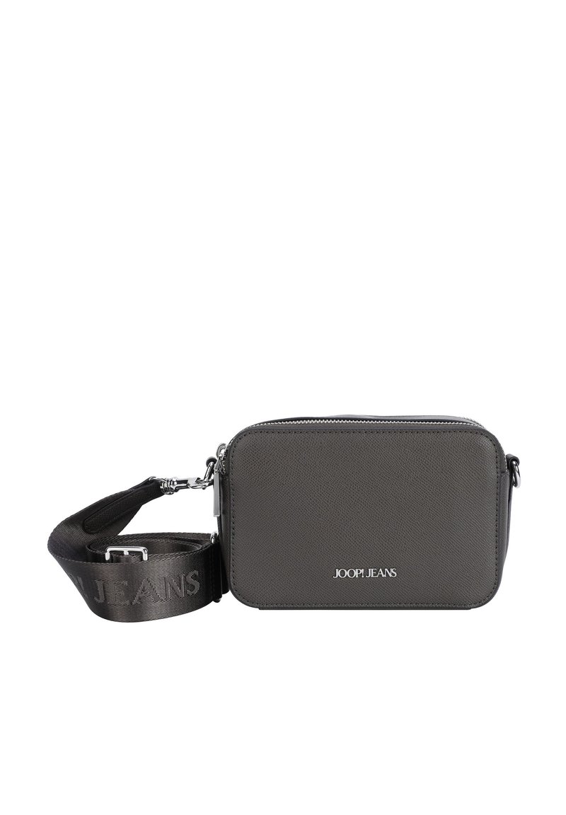 Borsa a tracolla grigia, con texture, dotata di chiusura zip e un manico rimovibile con la scritta "JOOP! JEANS" in un colore a contrasto.