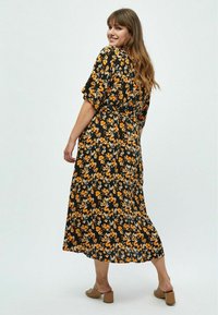 PEPPERCORN Skjortekjole - black print