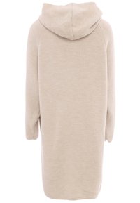 Beige Kapuzenstrickjacke mit langen Ärmeln, weicher Textur und seitlichen Schlitzen. Minimalistisches Design ohne sichtbare Verschlüsse oder zusätzliche Details.