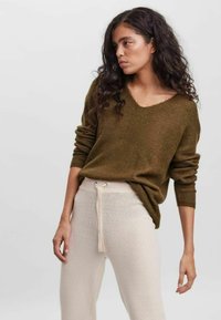 Unselected, dark olive