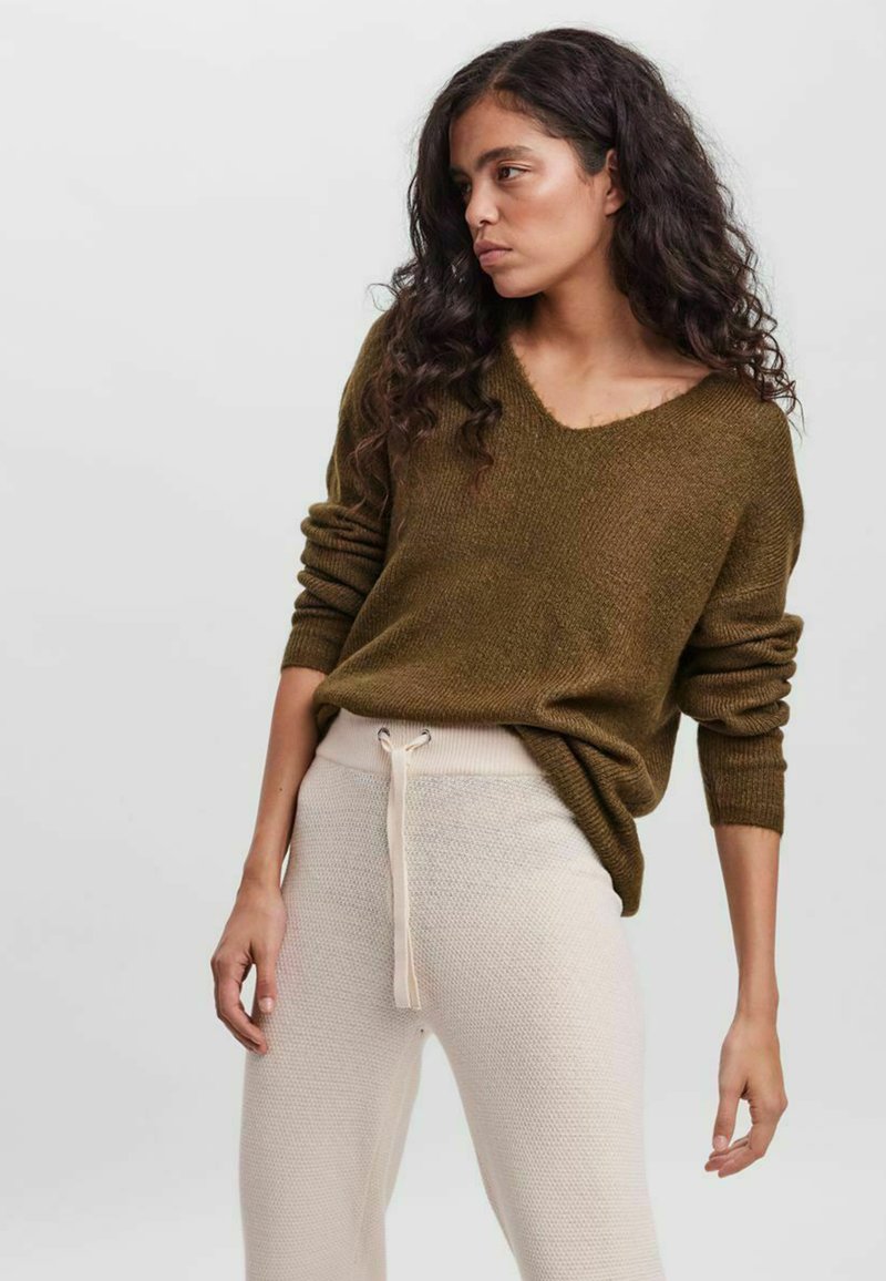 Vero Moda VMCREWLEFILE V-NECK NOOS - Džemperis - dark olive