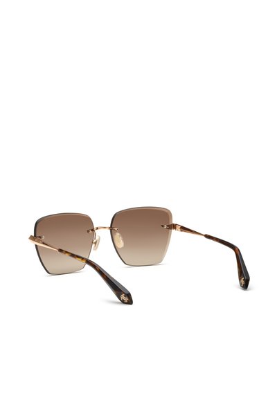 Lunettes de soleil carrées avec verres marron dégradés, montures métalliques dorées et branches à motif écailles avec un petit logo doré.