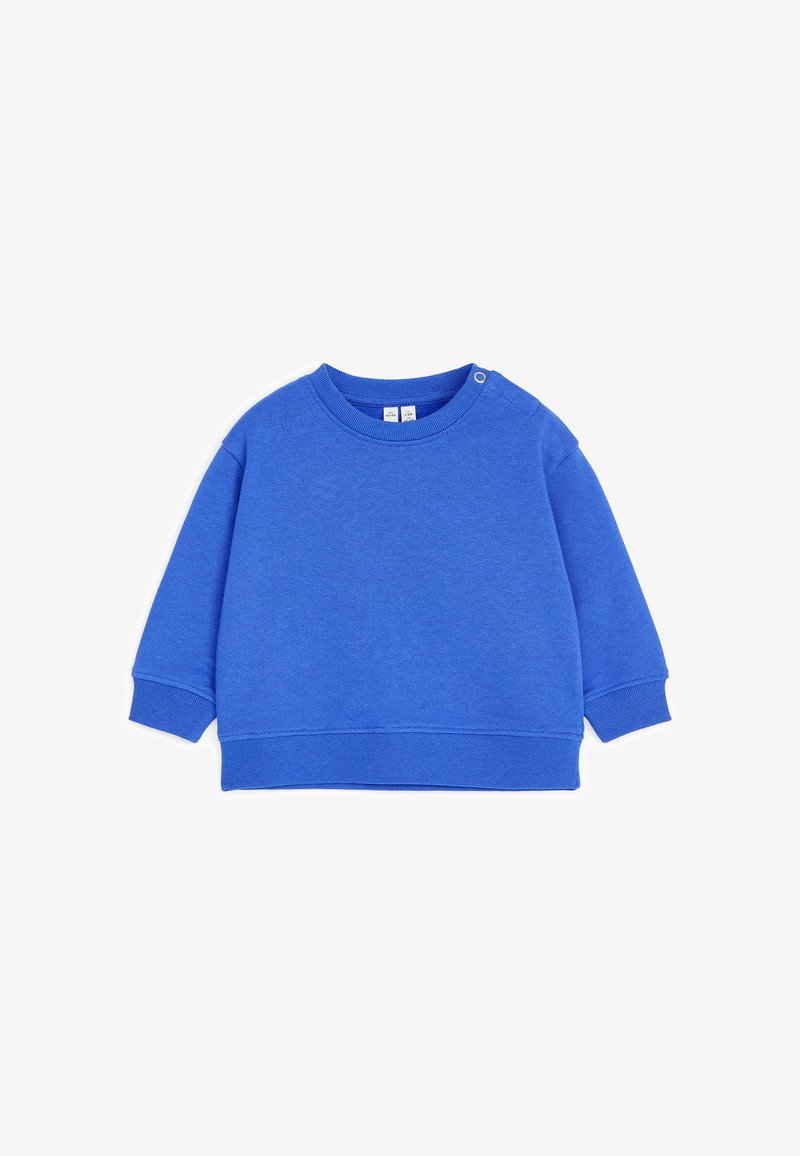 Sweat-shirt bébé bleu à manches longues avec poignets côtelés, ourlet, col rond et bouton-pression à l’épaule gauche pour un habillage facile.