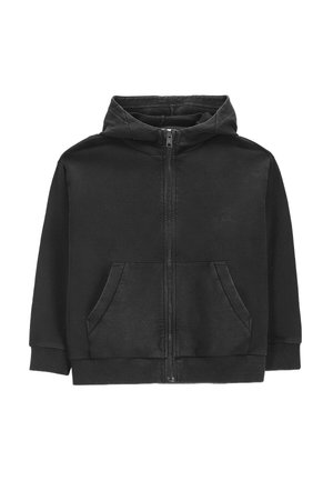 Czarna bluza dziecięca na suwak z przodu, z kieszeniami, długimi rękawami i kapturem, przedstawiona na płasko na białym tle.